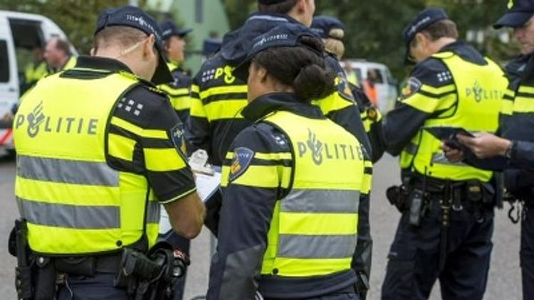 Rotterdam - Politie zoekt naar overvaller HEMA met opvallende grote wenkbrauwen
